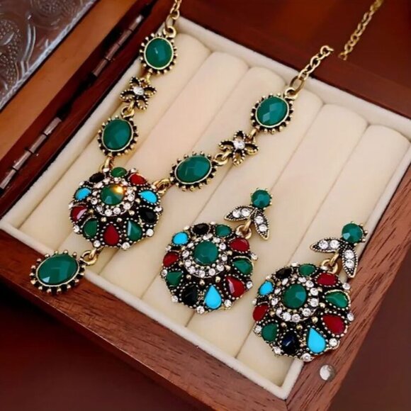 NEW Baroque Jewel Tone Faceted Stone and Crystal Necklace and Earrings Set - Picture 5 of 6